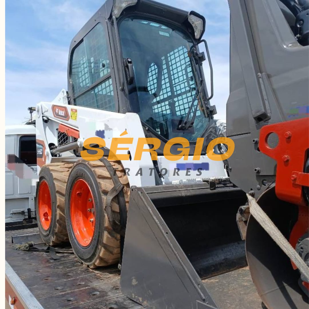 Mini Carregadeira Bobcat S450 2023 - foto 1 de 3