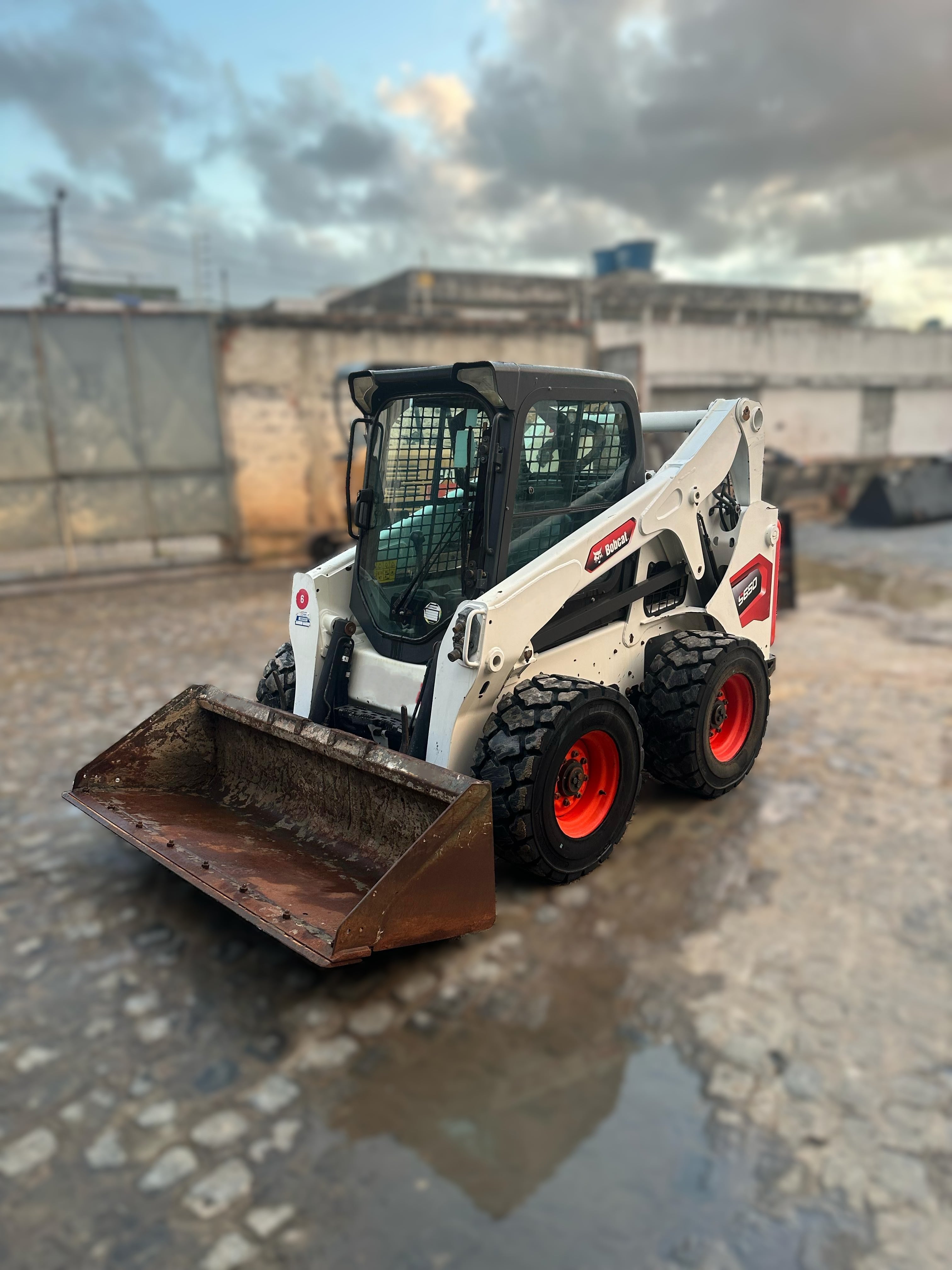 Mini Carregadeira Bobcat S650 2022 - foto 1 de 8