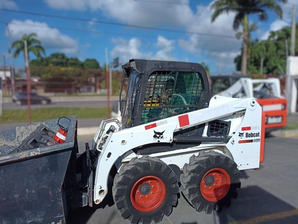 Mini Carregadeira Bobcat S450 2020 - foto 1 de 3