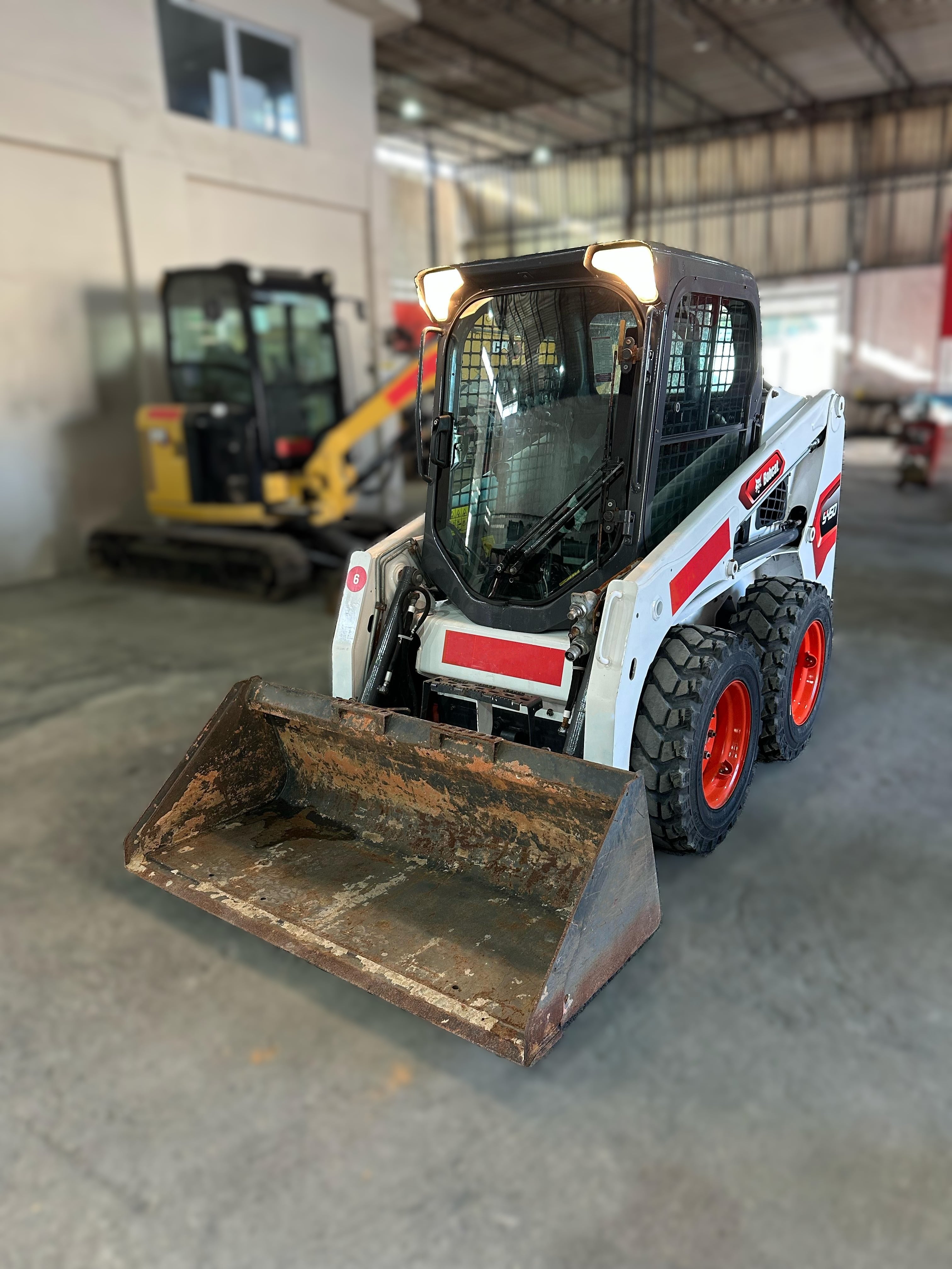 Mini Carregadeira Bobcat S450 2022 - foto 1 de 5