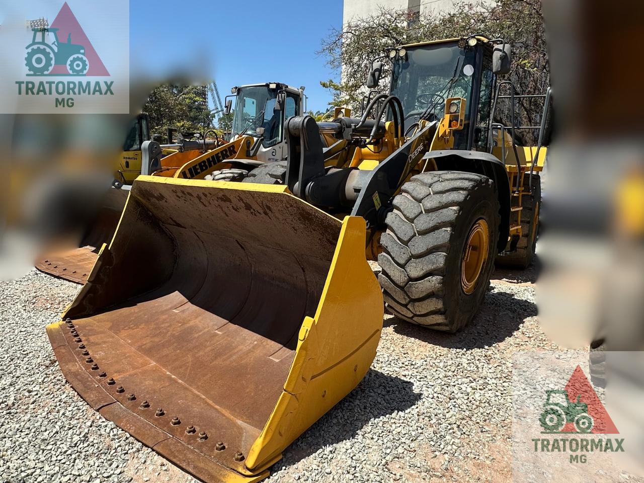 Pá Carregadeira John Deere 744K 2015 - foto 1 de 9