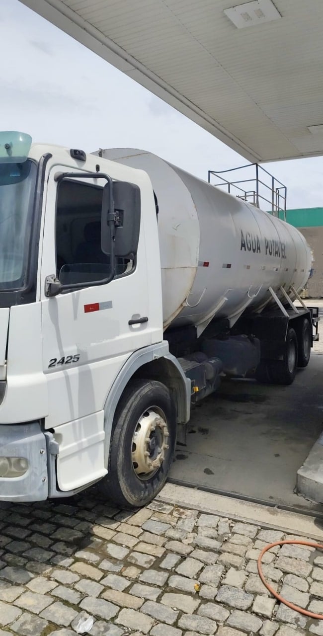 Caminhão Mercedes Benz Atego 2425 2011 - foto 1 de 5