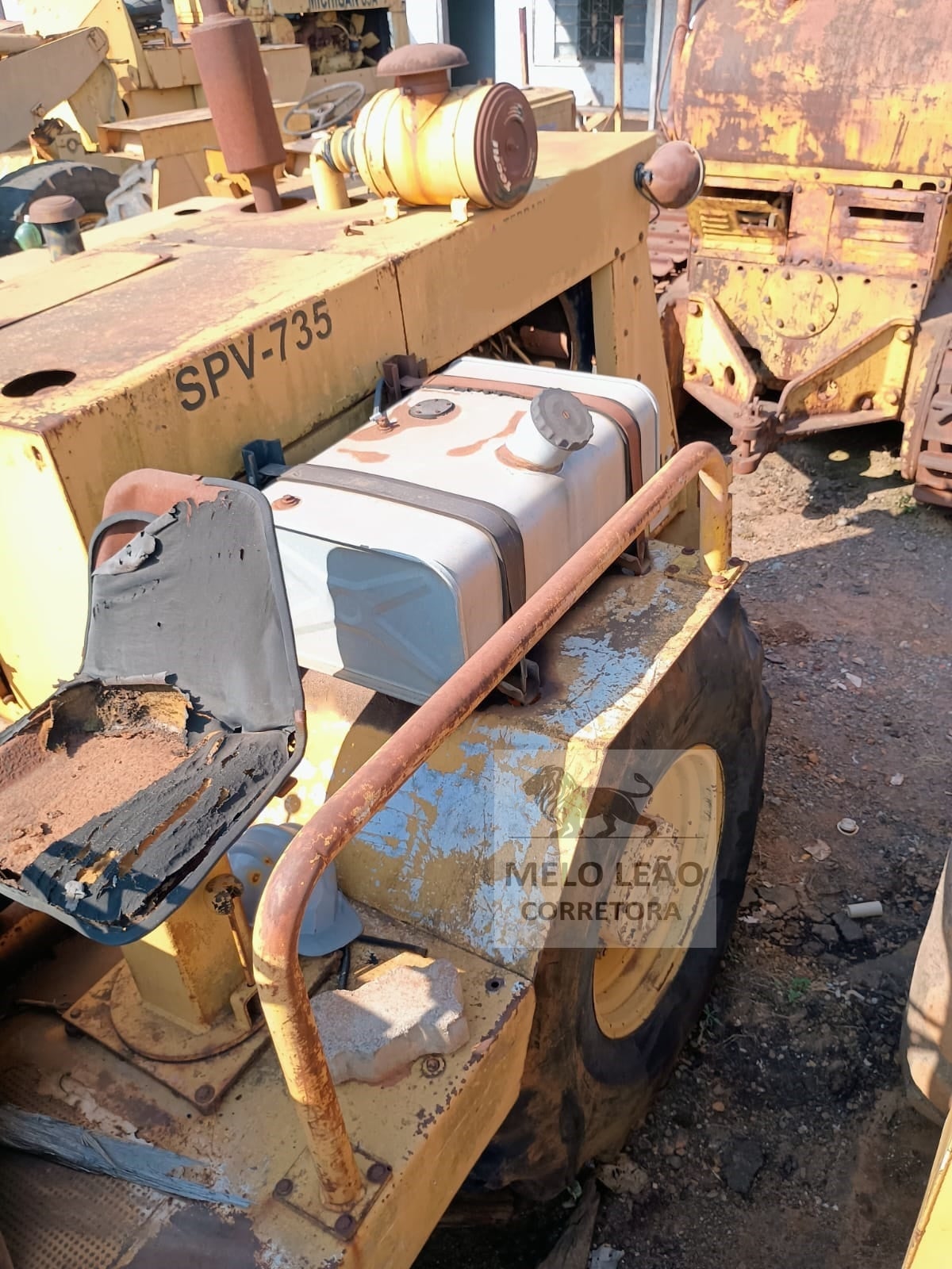 Rolo Compactador de Pneu Tema Terra SPV735P 1981 - foto 1 de 10