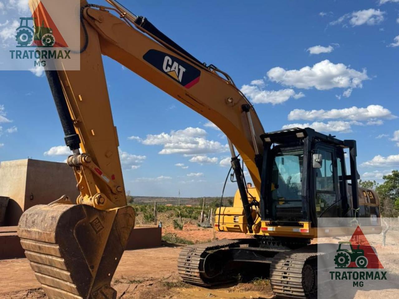 Escavadeira Caterpillar 320D 2012 - foto 1 de 11