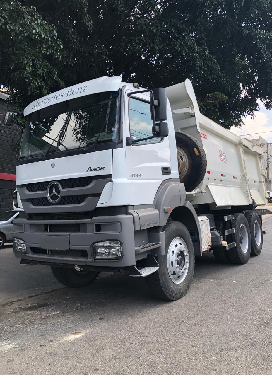 Caminhão Mercedes Benz AXOR 4144 2020 - foto 1 de 7