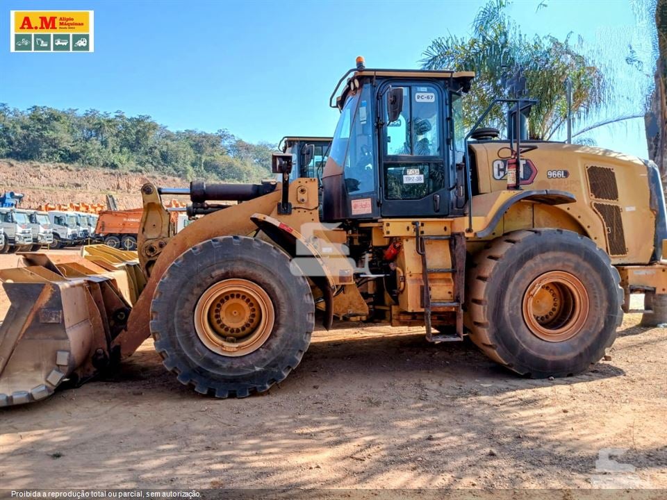 Pá Carregadeira Caterpillar  966L 2021 - foto 1 de 4
