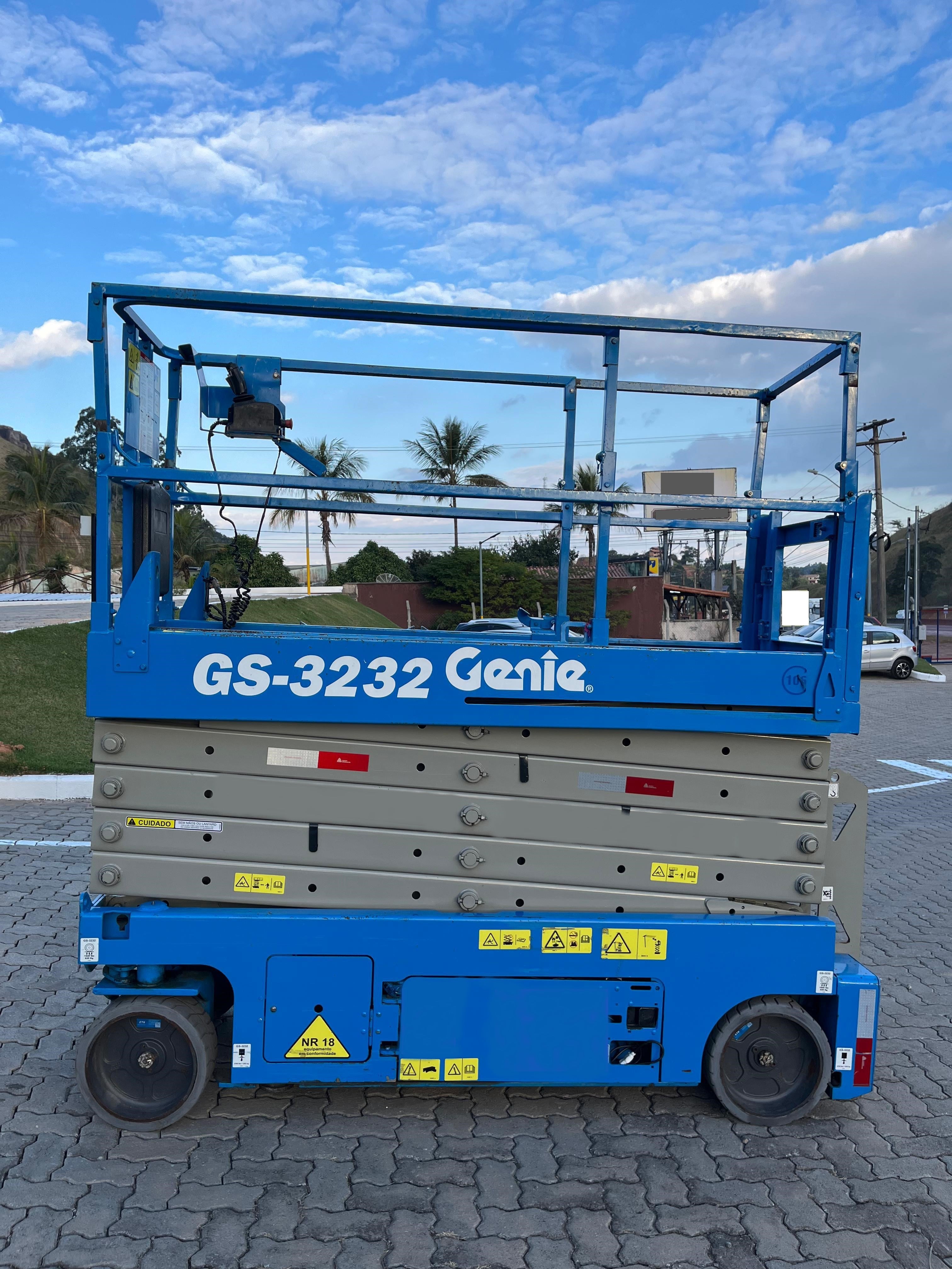Plataforma elevatória Genie GS3232 2007 - foto 1 de 8