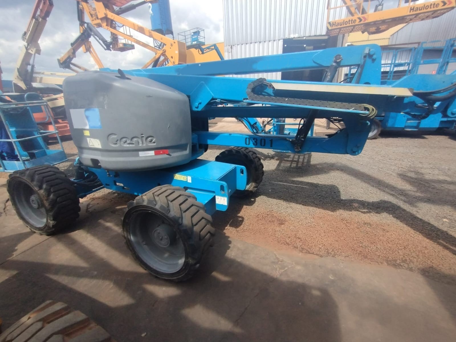 Plataforma elevatória Genie Z-45/25 RT 4x4 2011 - foto 1 de 11