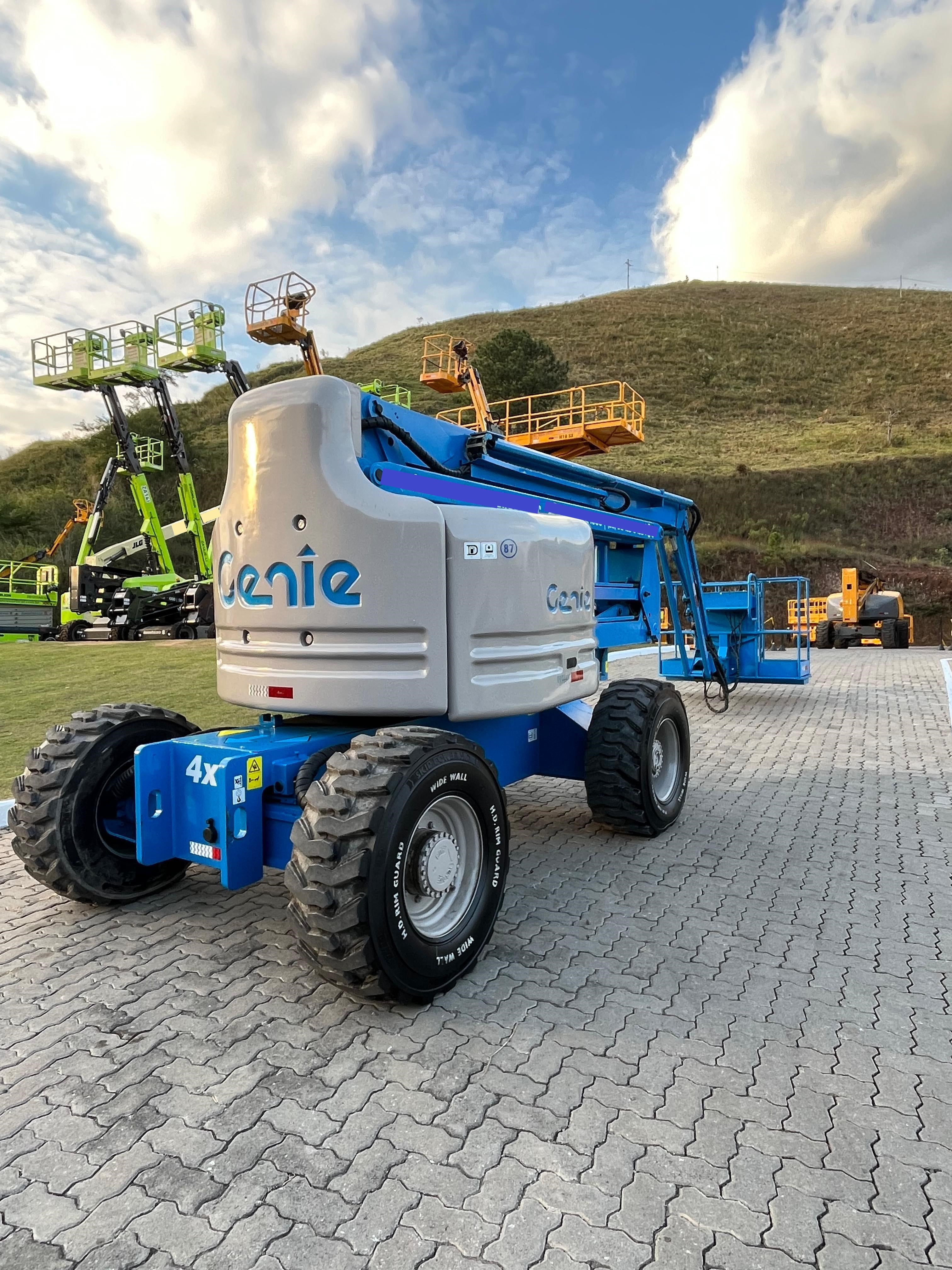 Plataforma elevatória Genie Z-60/34 4x4 2007 - foto 1 de 10