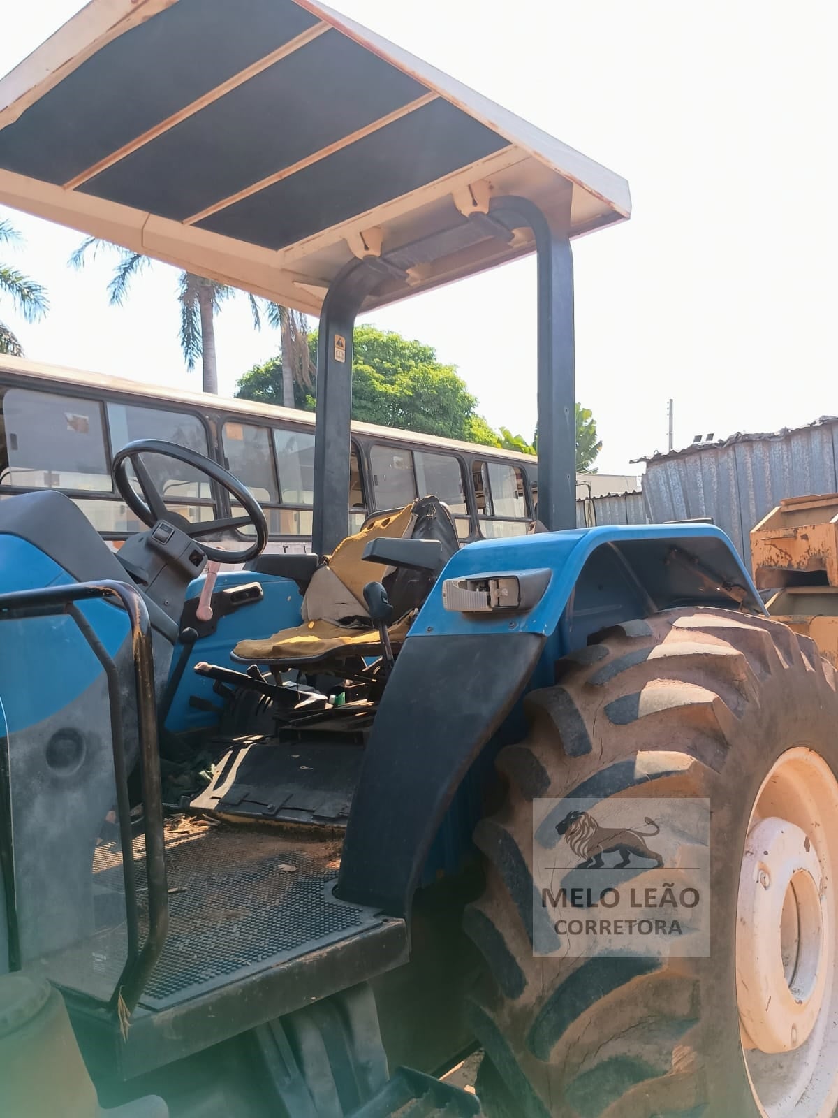 Trator agrícola New Holland TL803 2000 - foto 1 de 13