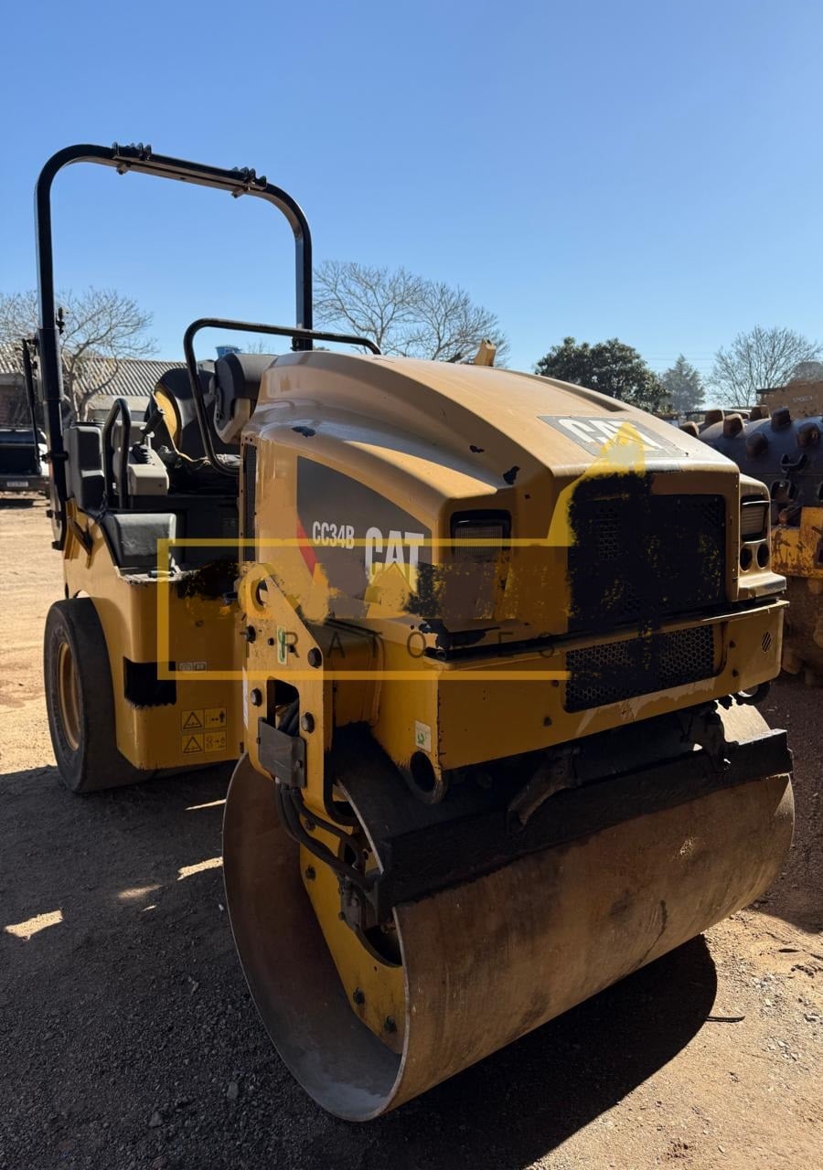 Rolo compactador Caterpillar cb34 2015 - foto 1 de 5