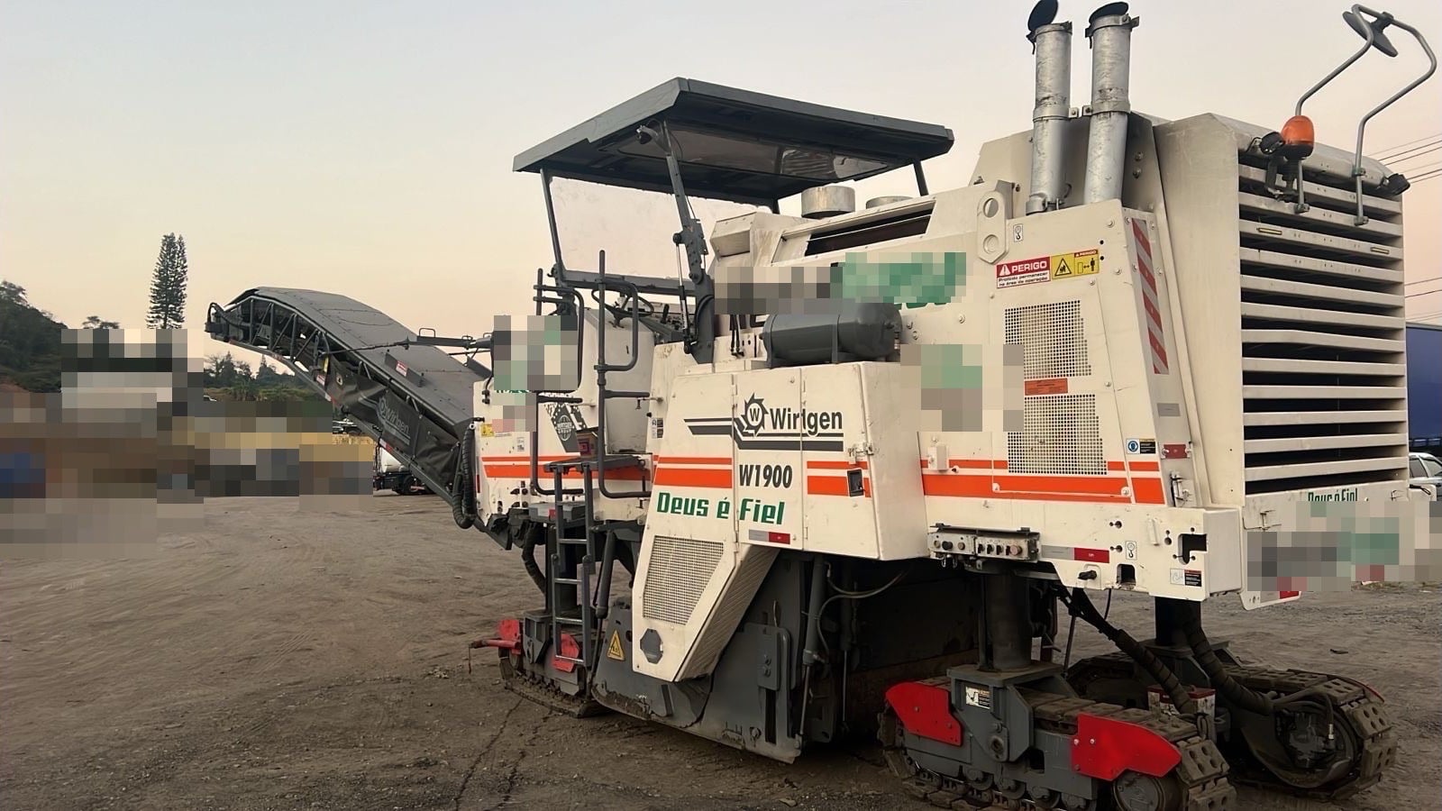 Fresadora de asfalto Wirtgen W1900 2008 - foto 1 de 9
