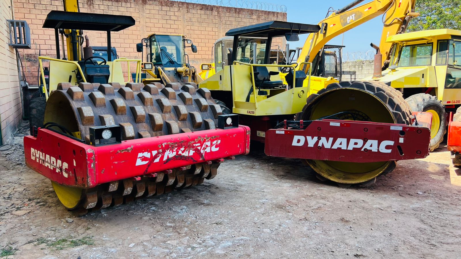 Rolo compactador Dynapac CA250 2009 - foto 1 de 7