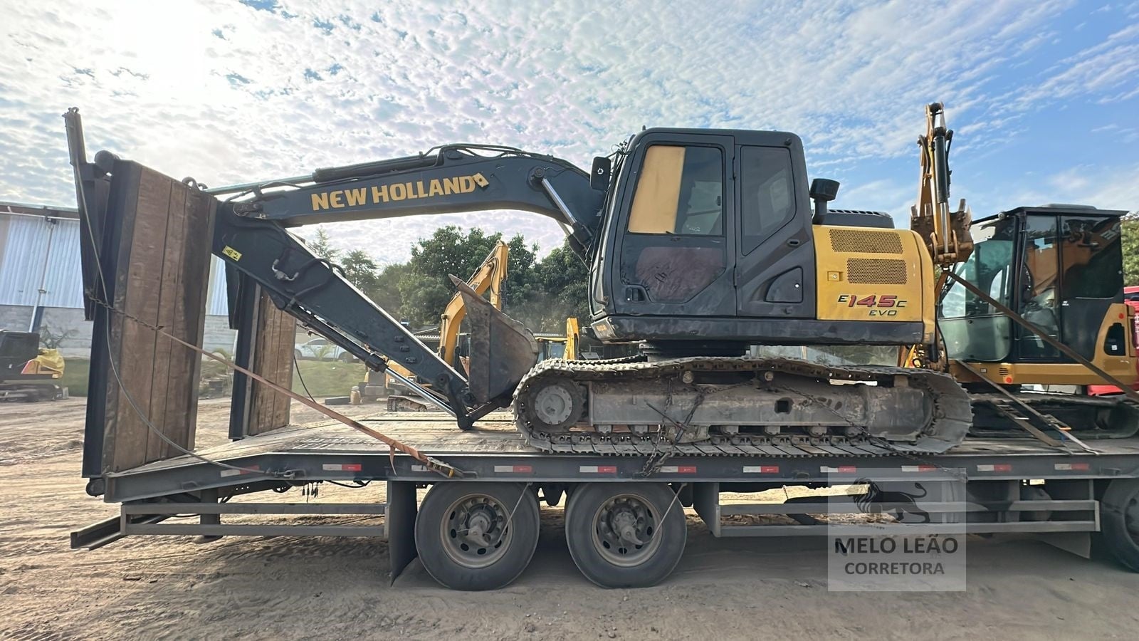 Escavadeira New Holland E145C-EVO 2018 - foto 1 de 9