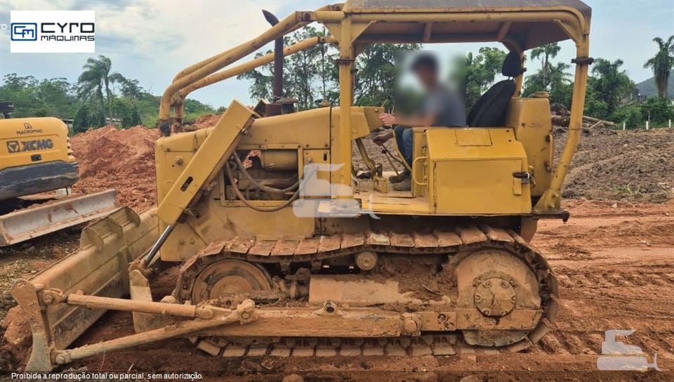 Trator de esteira Caterpillar D4E 1986 - foto 1 de 7