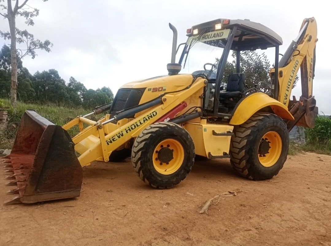 Retroescavadeira New Holland B90B 4X4 2013 - foto 1 de 3