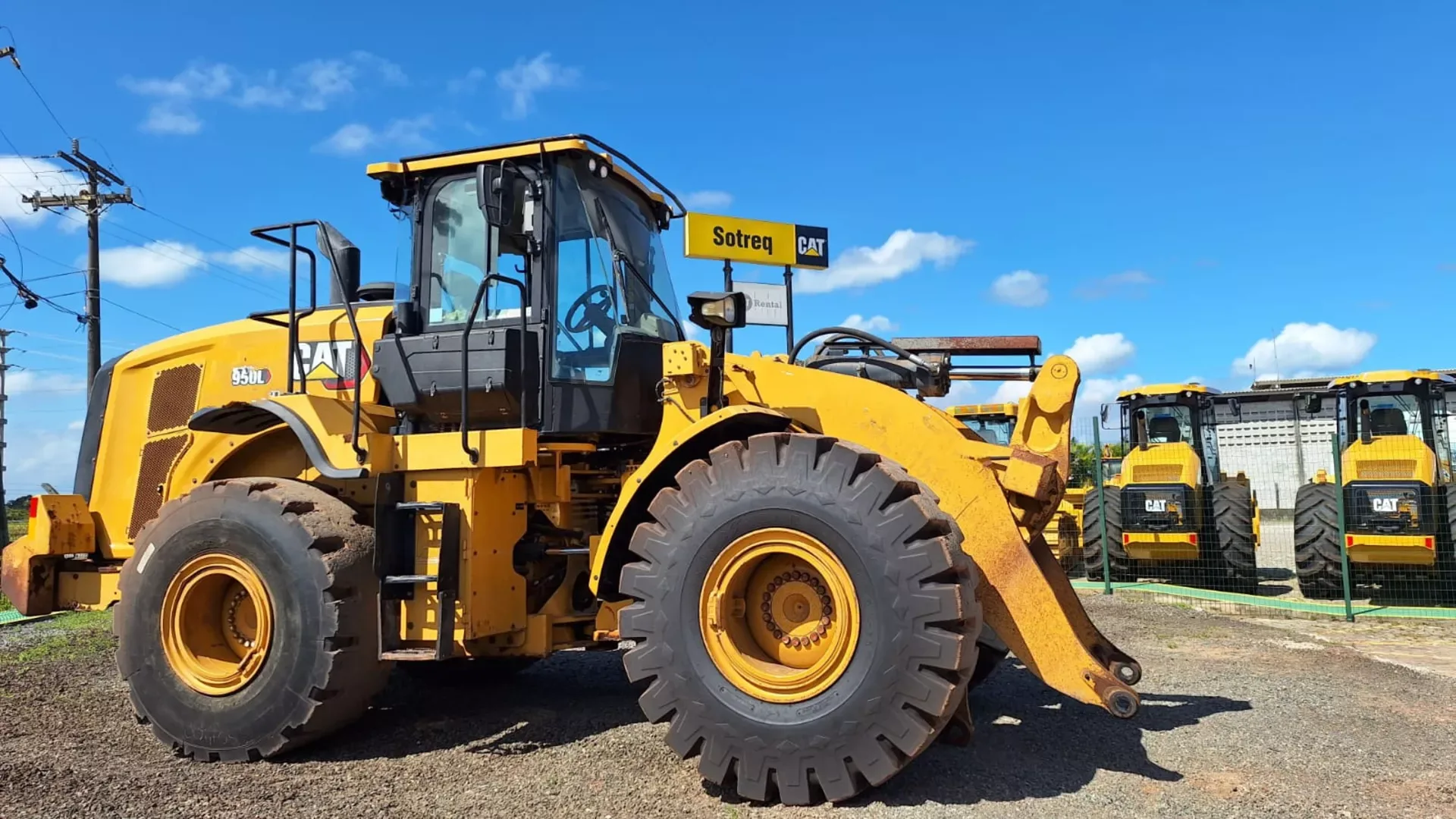 Pá Carregadeira Caterpillar 950L 2021 - foto 1 de 9