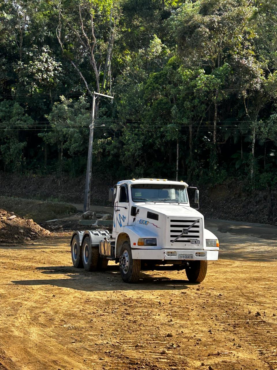 Caminhão Volvo VM330 6X4 1993 - foto 1 de 4