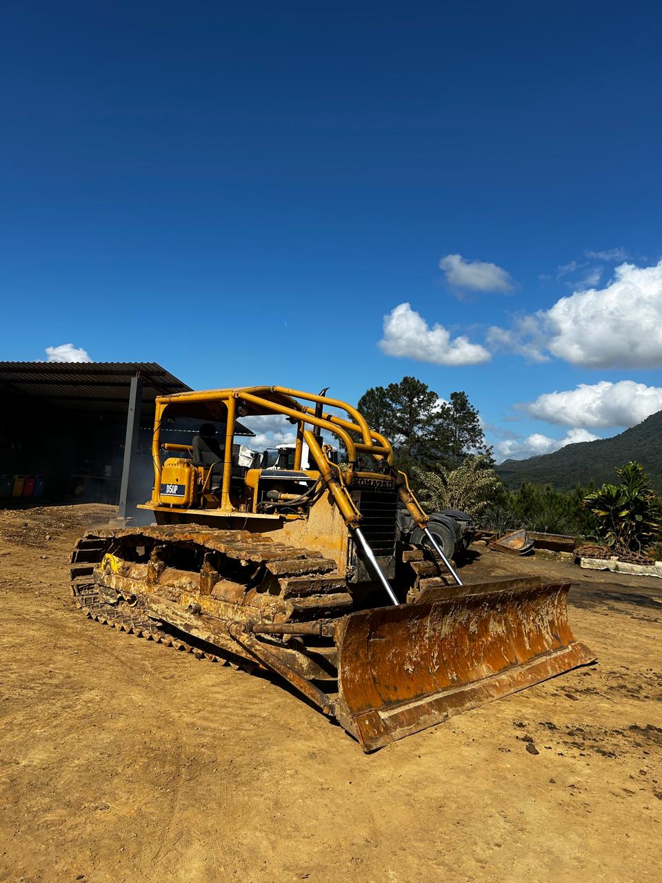 Trator de esteira Komatsu D50p 1986 - foto 1 de 4