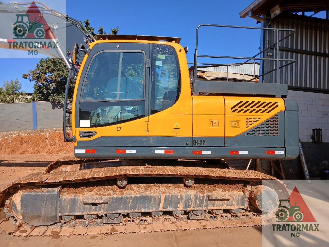 Escavadeira Hyundai R220 2019 - foto 1 de 13