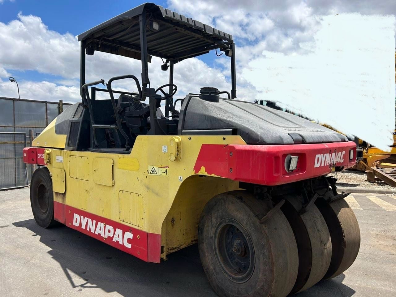 Rolo compactador Dynapac CP224 2010 - foto 1 de 4