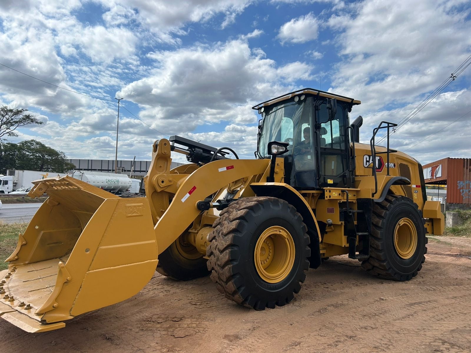 Pá Carregadeira Caterpillar 950L 2021 - foto 1 de 4