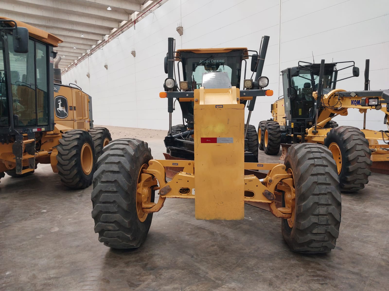 Motoniveladora John Deere 620G 2023 - foto 1 de 8