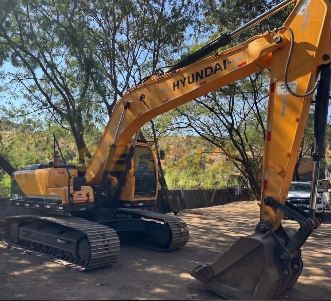 Escavadeira Hyundai R220 2019 - foto 1 de 4