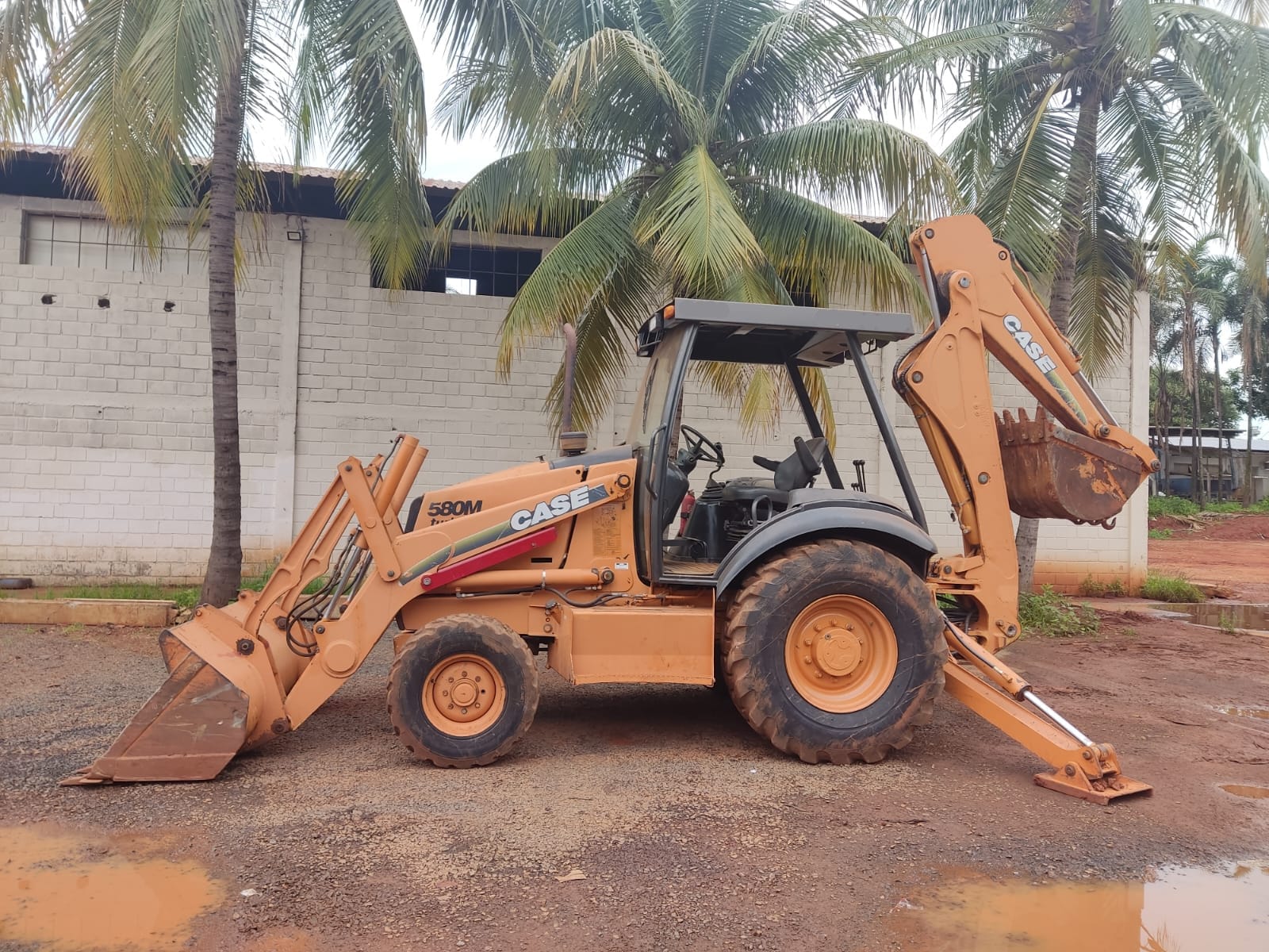 Retroescavadeira Case 580M 2011 - foto 1 de 3
