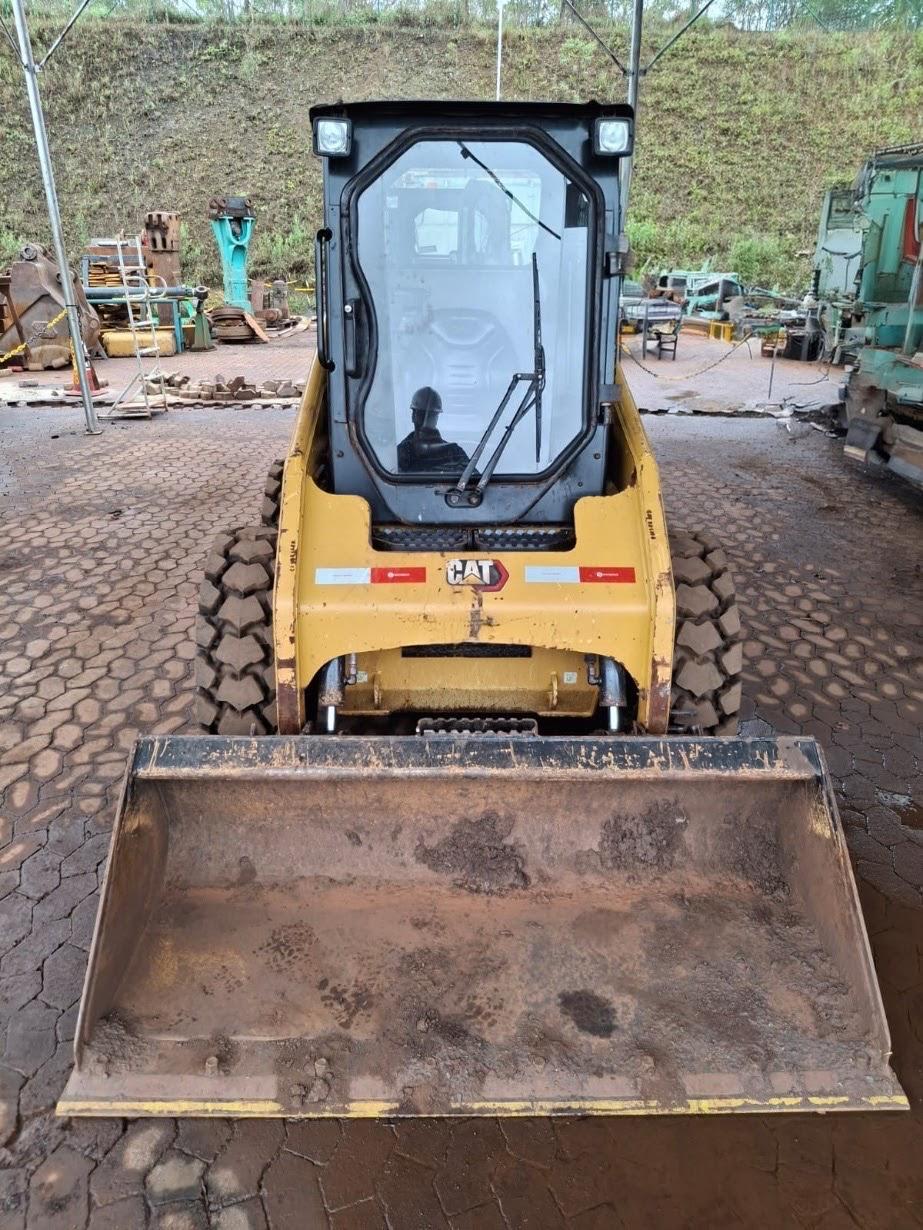 Mini Carregadeira Caterpillar 226B3 2021 - foto 1 de 4