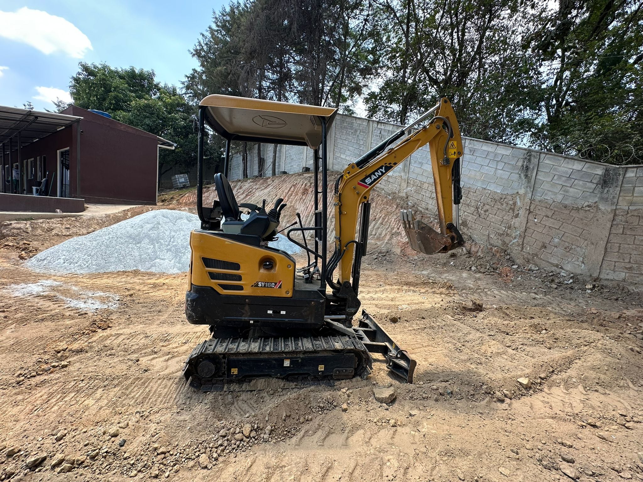 Mini Escavadeira Sany SY16C 2022 - foto 1 de 7