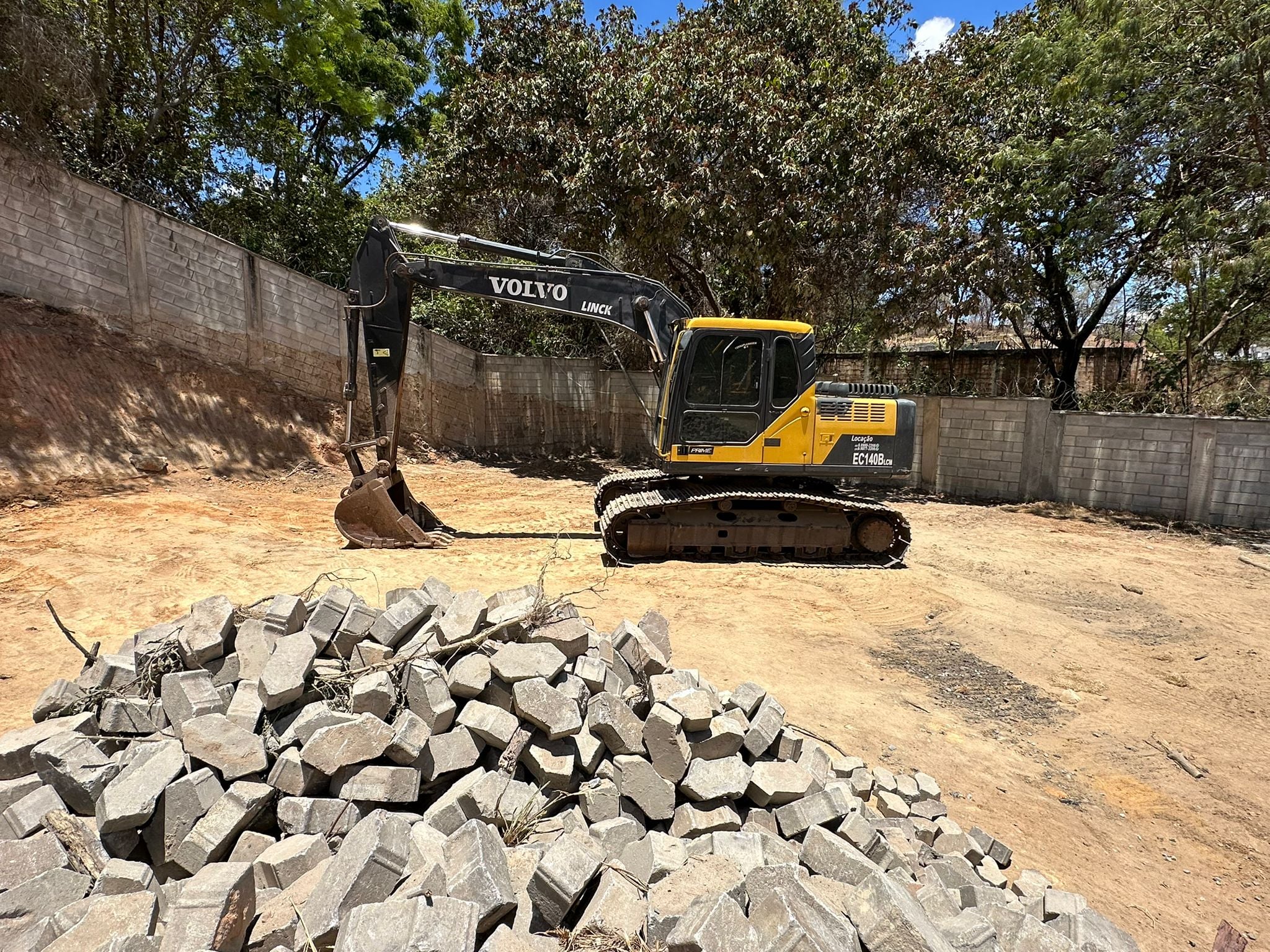 Escavadeira Volvo EC140B LCM PRIME 2014 - foto 1 de 6