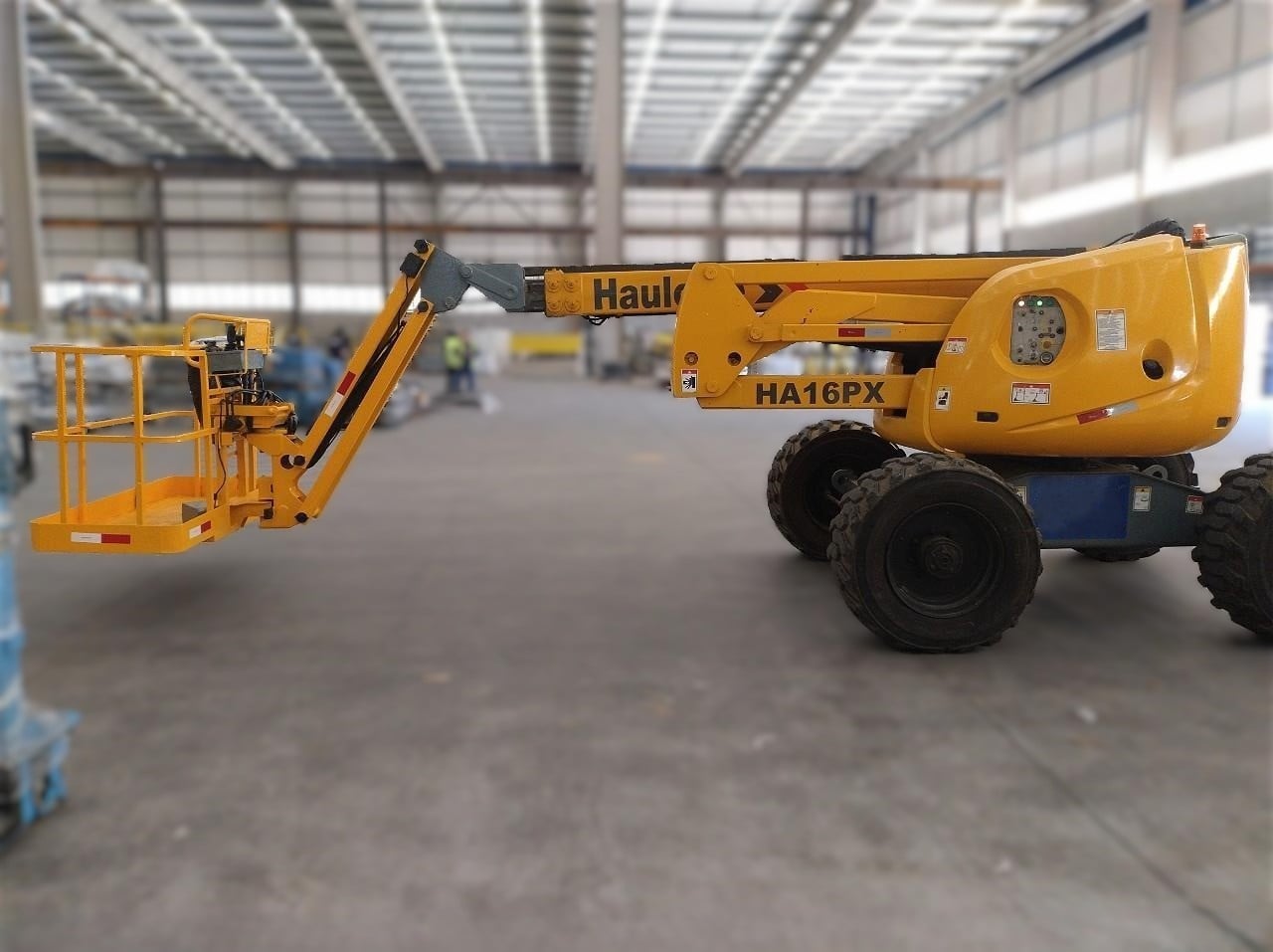 Plataforma Elevatória de Lança Haulotte HA 16 PX 2004 - foto 1 de 6