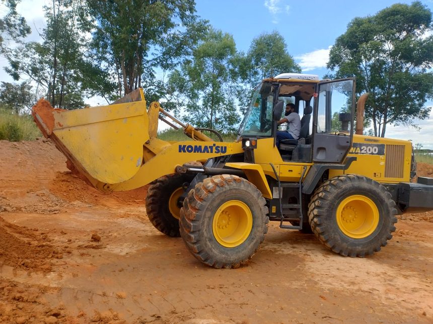 Pá Carregadeira Komatsu WA 200