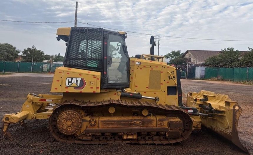 Trator de Esteira Caterpillar D4